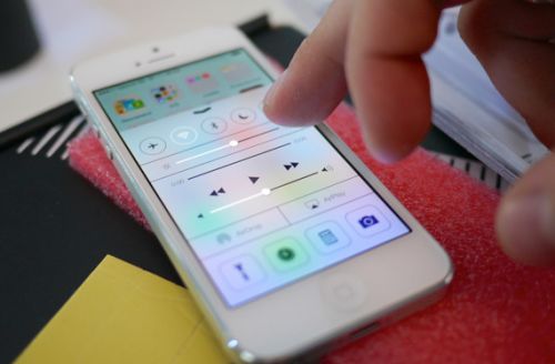 iOS 7最新锁屏安全漏洞被发现 最快5秒钟解锁