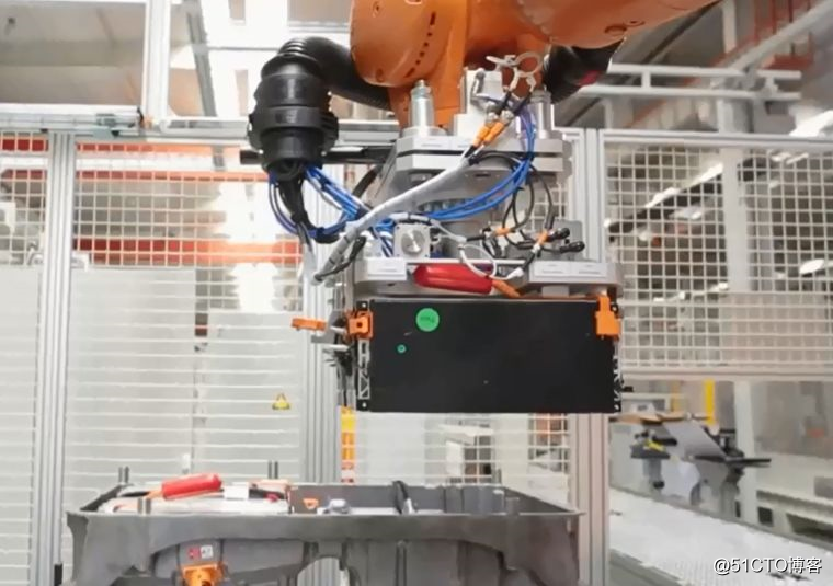 In der dreidimensionalen Welt ist auch die manuelle Arbeit des Roboterarms unbesiegbar