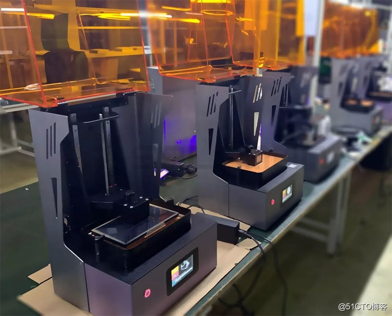 La diferencia entre la impresora 3D de fotopolimerización SLA y la impresora 3D de sinterización de polvo SLS
