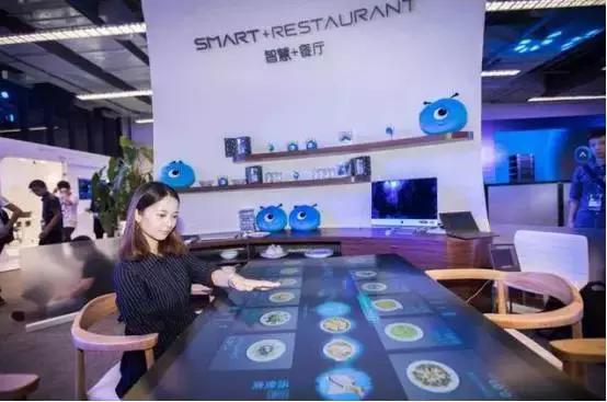 刷脸就吃，擦完就走，阿里未来人工智能餐厅亮相！「机器人教育」