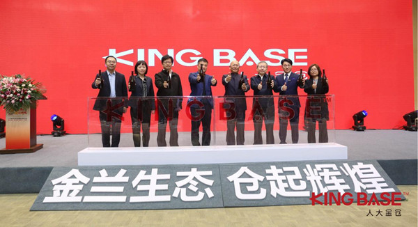 张广,杜小勇,申龙哲,杜胜等八位领导和嘉宾共同为新logo揭幕