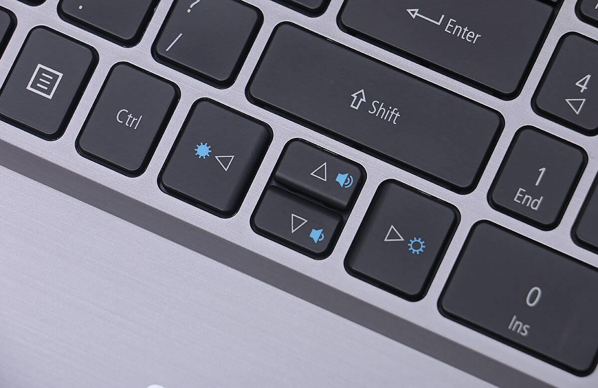 为什么电脑键盘打字母却变数字？你可能不小心按了这个键