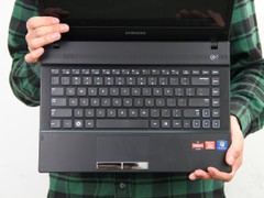 三星 305V4A深灰色 键盘面图 